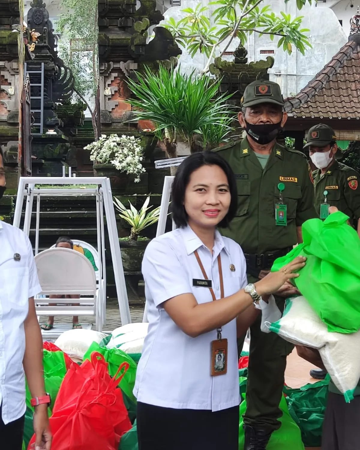 Pembagian Sembako Kepada 100 Warga