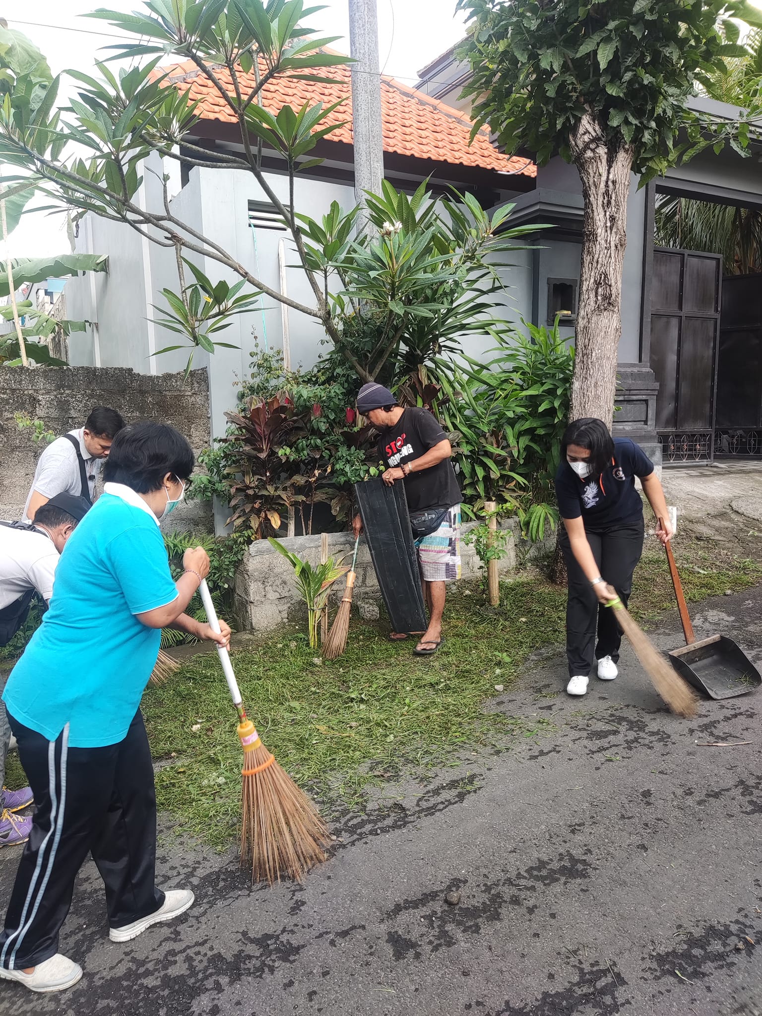 Giat Jumat Bersih Kelurahan Ubung