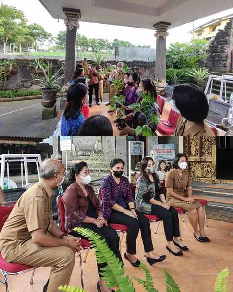 Simbolis Penyerahan Bantuan Bibit Tanaman