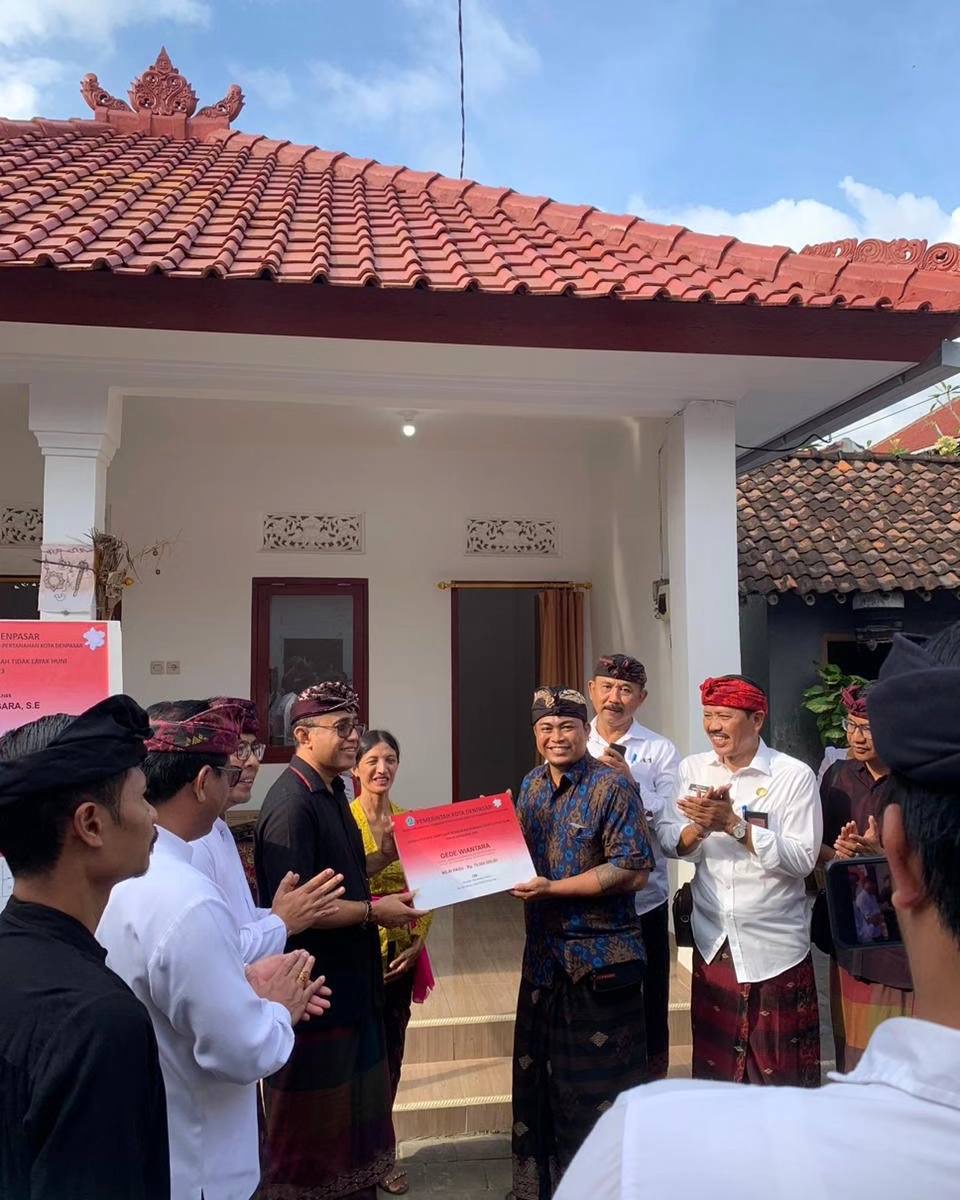 Bantuan Bedar Rumah Secara Gotong Royong Antara Pemerintah Kota Denpasar dan Perumda Tirta Sewakadar