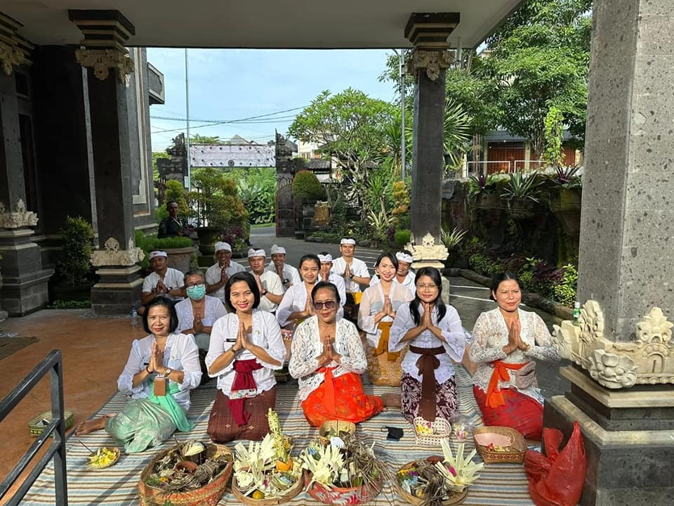 Piodalan di Kantor Kelurahan Ubung