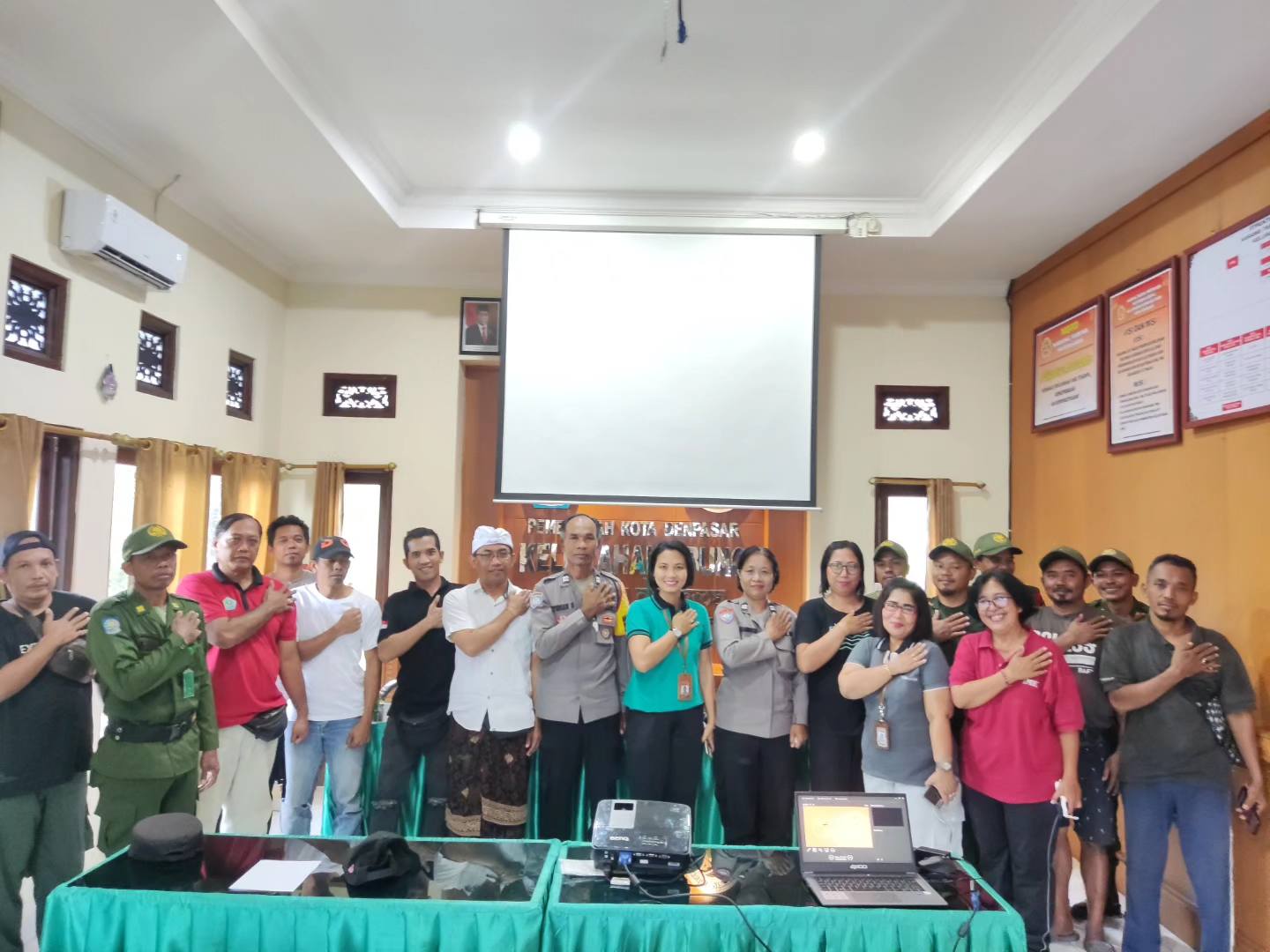 Kegiatan Sosialisasi Aplikasi Polisi Jaga di Banjar Presisi