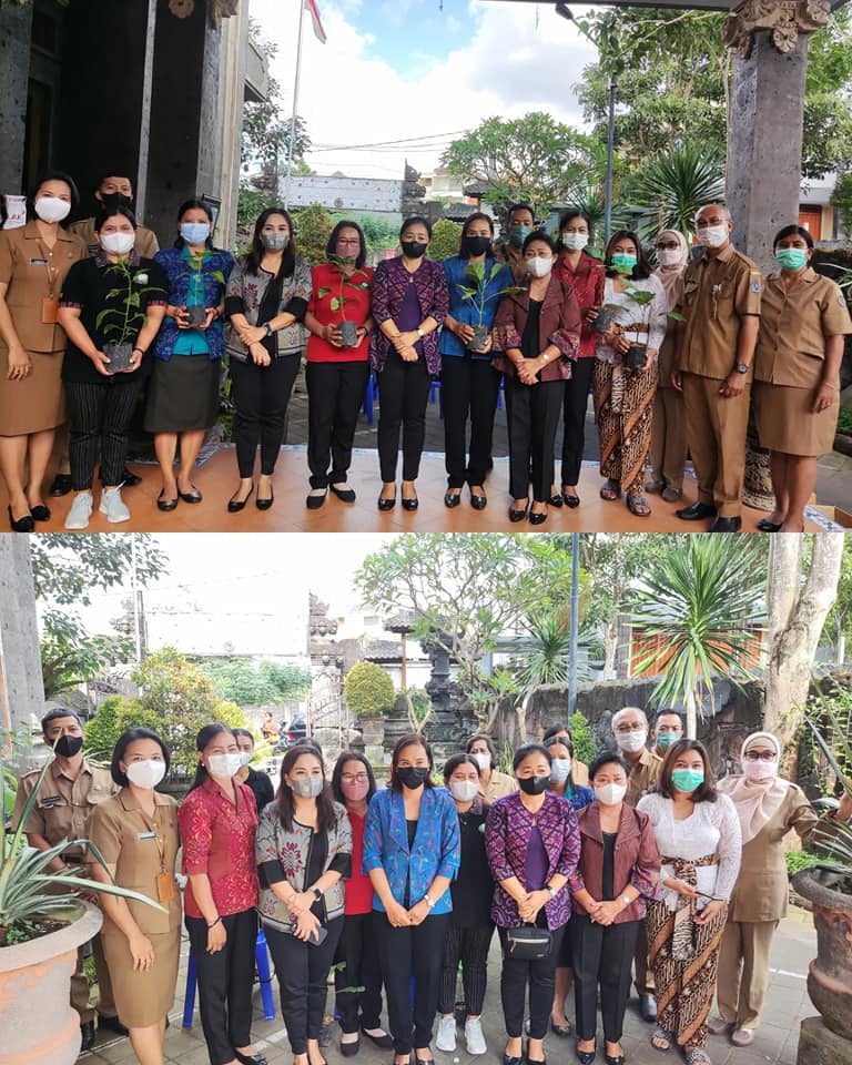 Simbolis Penyerahan Bantuan Bibit Tanaman