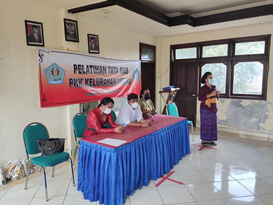 Pelatihan Tata Rias PKK Kelurahan Ubung 