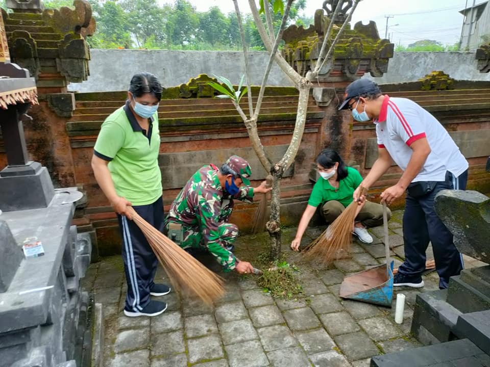 Giat Jumat Bersih Kelurahan Ubung