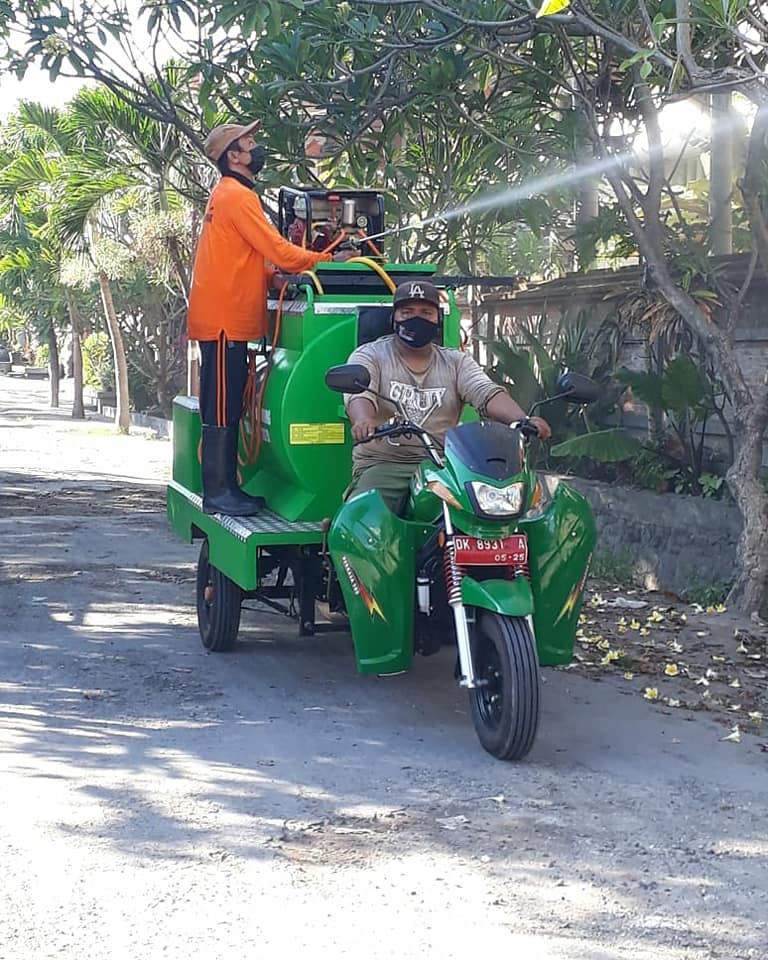 Kegiatan Penyemprotan Desinfektan Secara Serentak di 4 Lingkungan Kelurahan Ubung