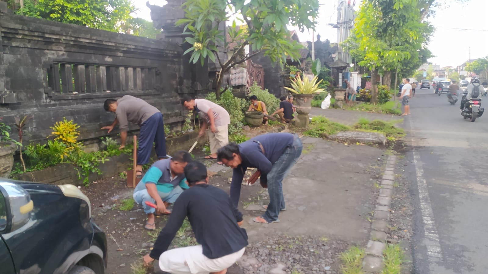 Giat Jumat Bersih di Lingkungan Kelurahan Ubung