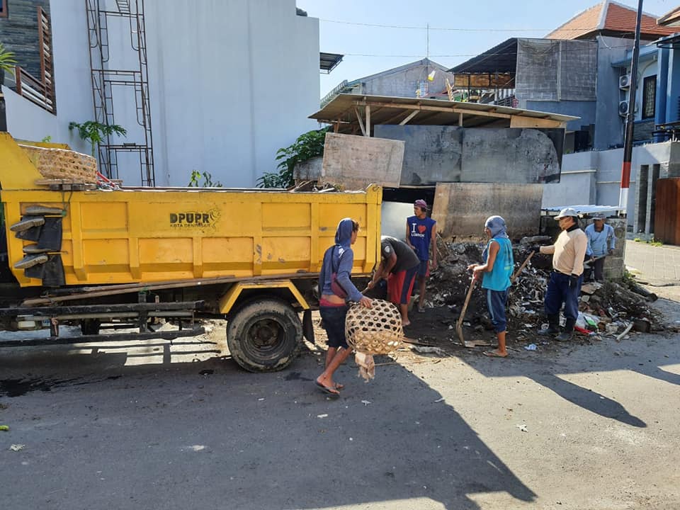 Giat Rutin Bersih-Bersih Jumali