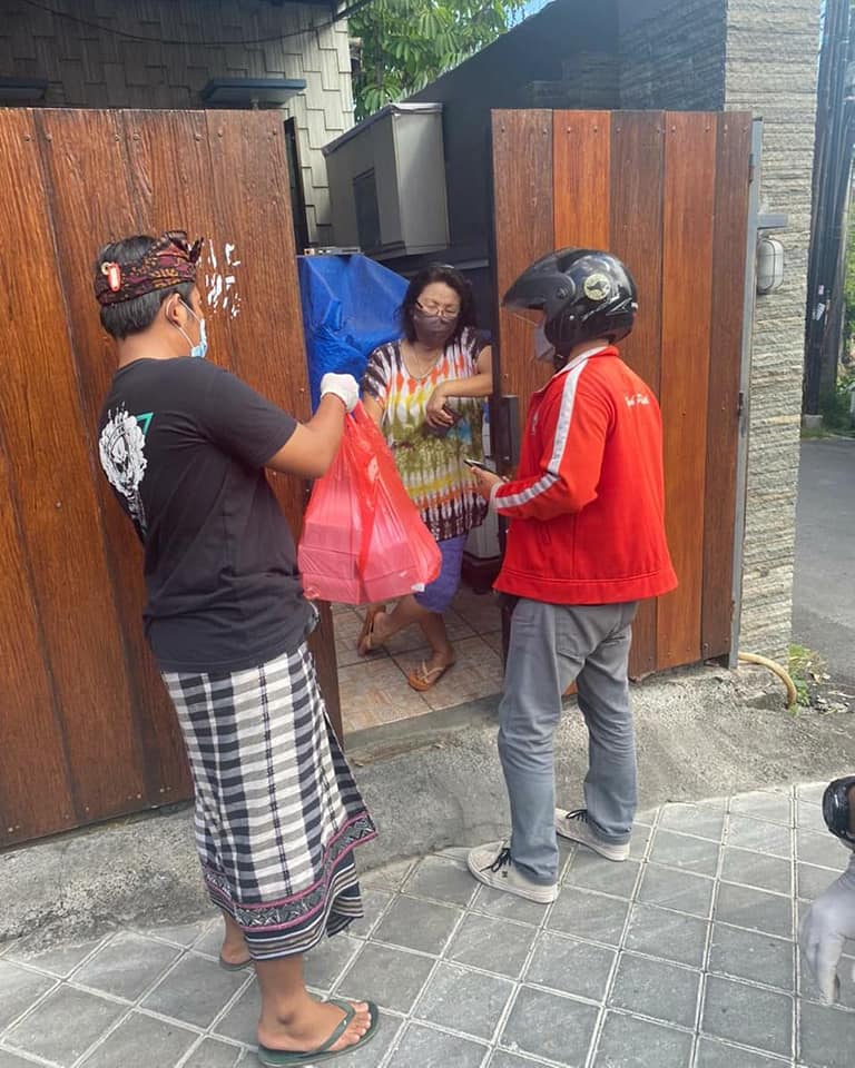  Pemberian Sembako dan Konsumsi oleh Satgas PPKM
