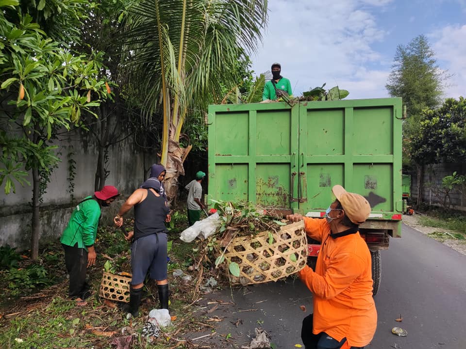 Giat Kerja Bakti (jumat bersih) Kepala Kelurahan Ubung