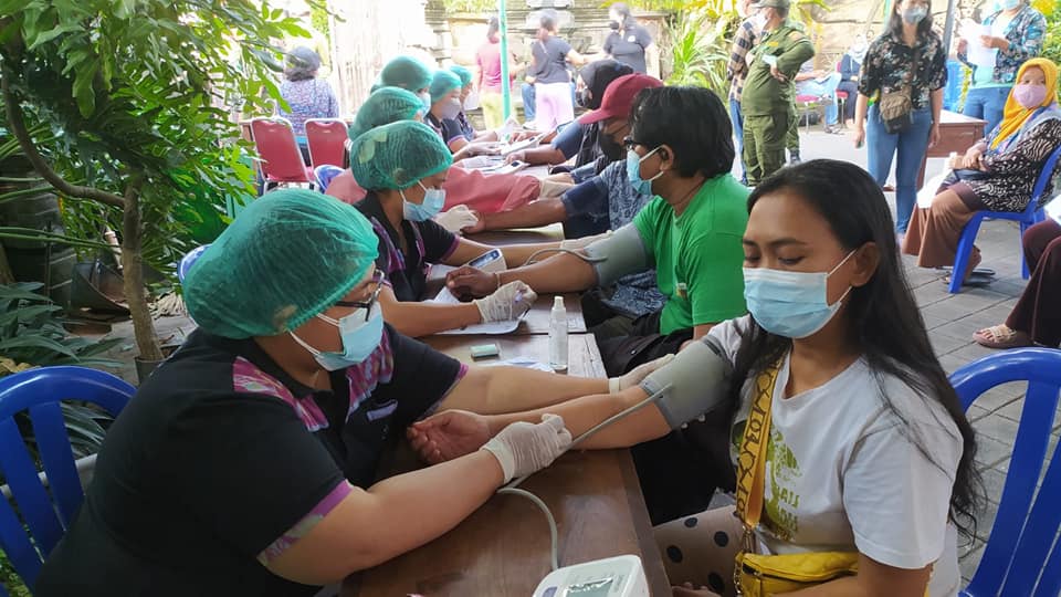 Kegiatan Vaksinasi tahap 2 di Kantor Kelurahan Ubung