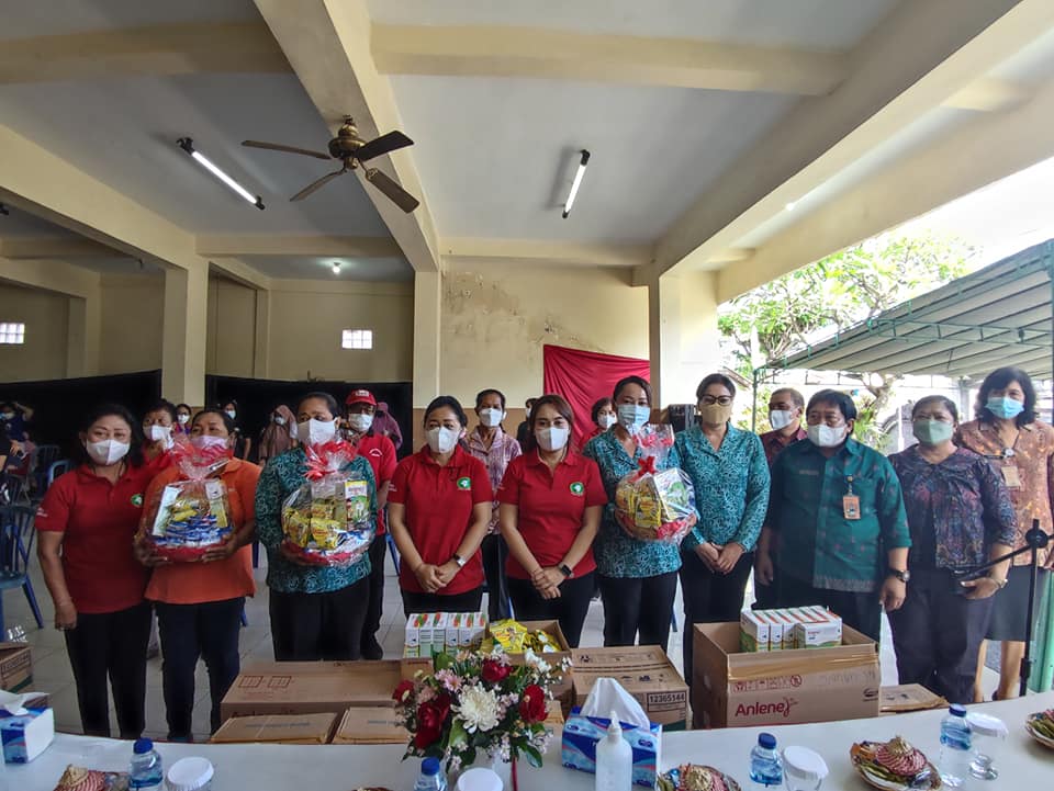 Posyandu dan penyerahan bantuan PMT dari Ketua TP PKK Kota Denpasar