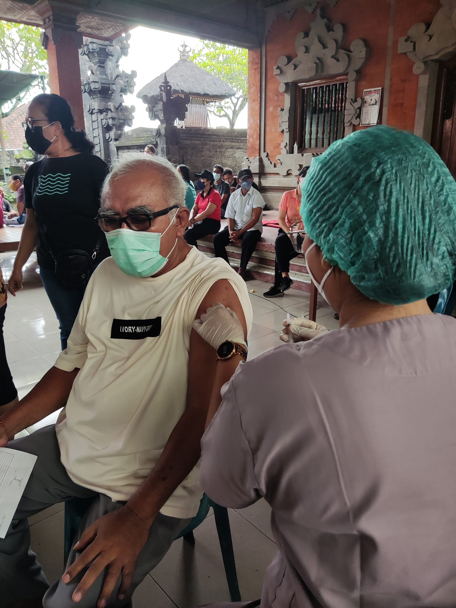 Vaksinasi Dosis 3 (booster) di Balai Banjar Sedana Mertha