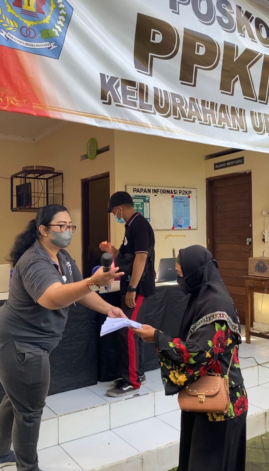Pelaksanaan Vaksin Dosis 3 (Booster) di Kantor Kelurahan Ubung