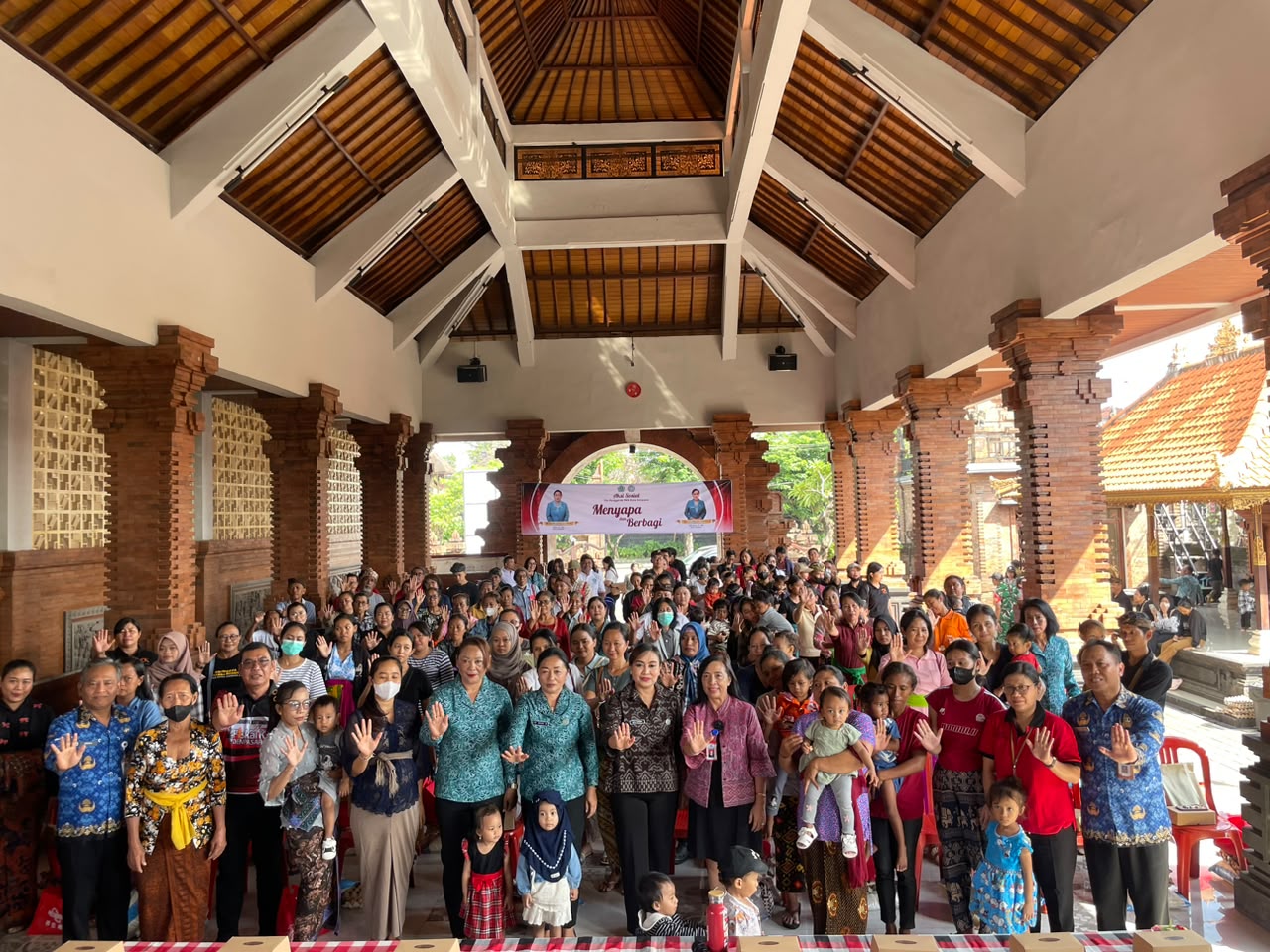 Menyapa dan Berbagi dengan memberikan bantuan PMT kepada ibu hamil, bayi/balita, dan lansia